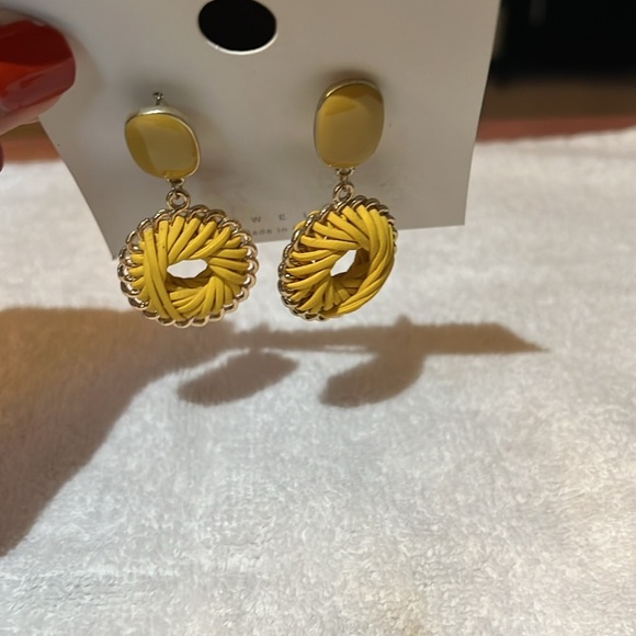 New yellow earrings. - Picture 5 of 5